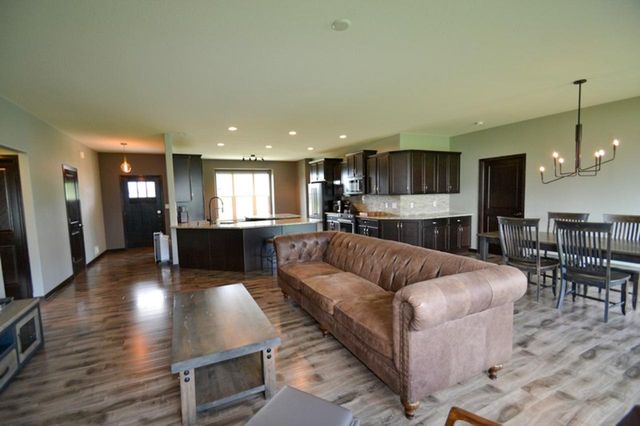 3558 Howell Oaks DRIVE, Waukesha, WI 53188