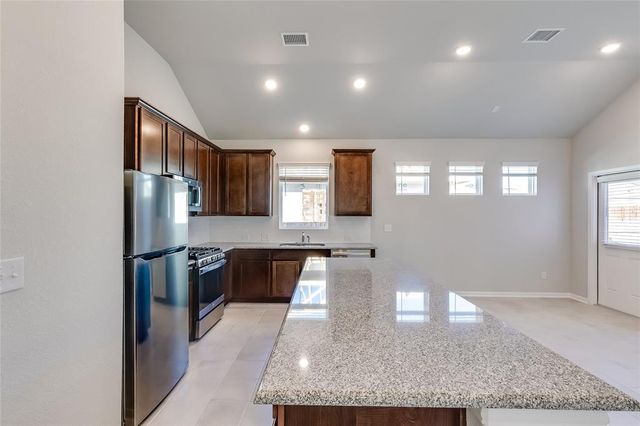 325 Diamondleaf DR, Buda, TX 78610