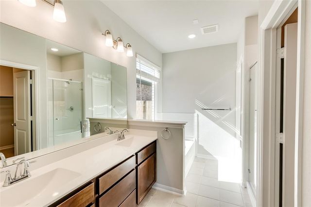 325 Diamondleaf DR, Buda, TX 78610