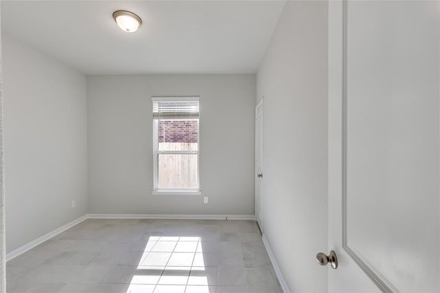 325 Diamondleaf DR, Buda, TX 78610