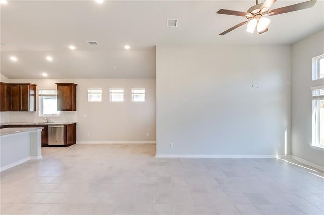 325 Diamondleaf DR, Buda, TX 78610