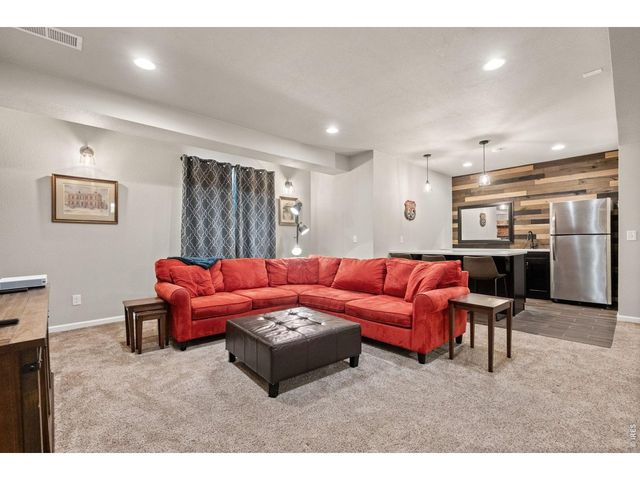 852 Laramie Ln, Erie, CO 80516