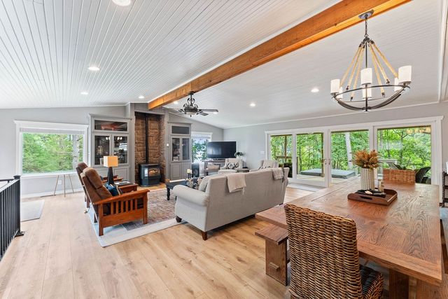 10135 Elizabeth Drive, Rogers, AR 72756