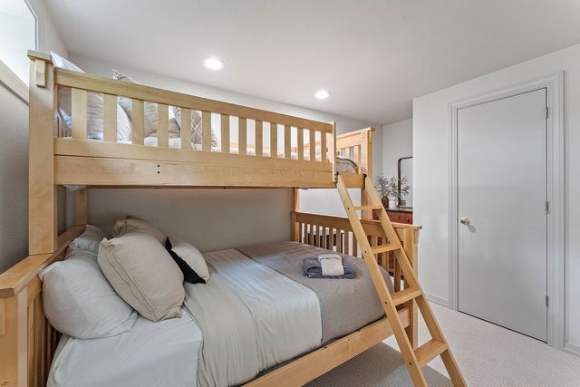 10135 Elizabeth Drive, Rogers, AR 72756