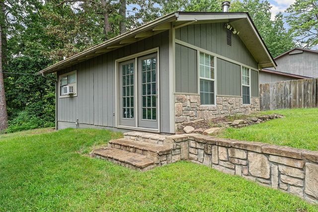 10135 Elizabeth Drive, Rogers, AR 72756