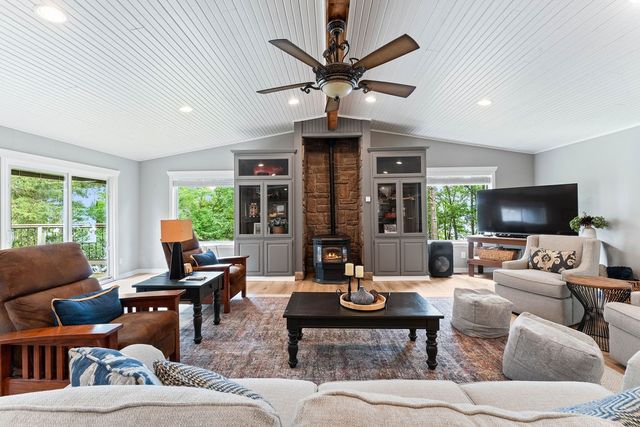 10135 Elizabeth Drive, Rogers, AR 72756