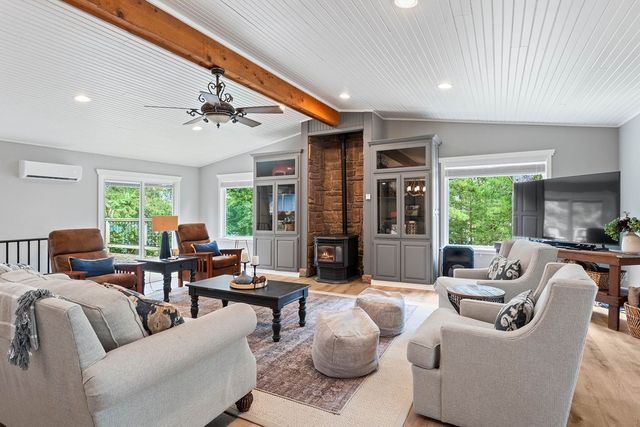 10135 Elizabeth Drive, Rogers, AR 72756