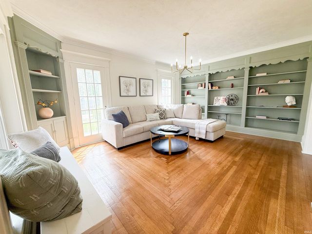 903 Homewood Avenue, Mishawaka, IN 46544