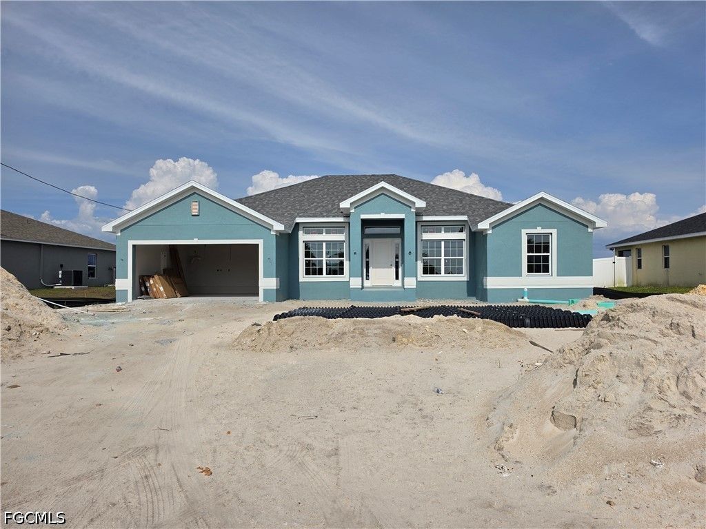 925 NW 8th PL, Cape Coral, FL 33993