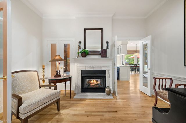 2705 N Bosworth Avenue, Chicago, IL 60614