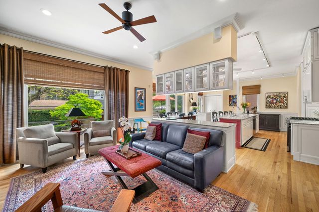 2705 N Bosworth Avenue, Chicago, IL 60614