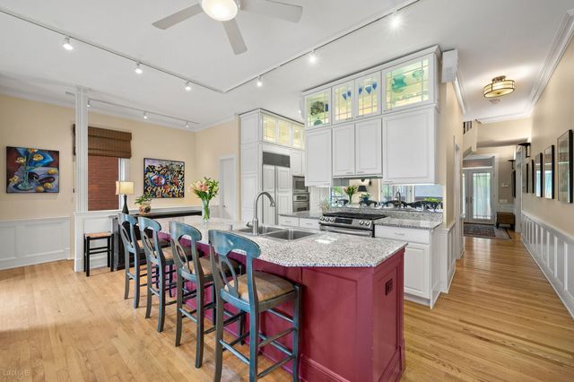 2705 N Bosworth Avenue, Chicago, IL 60614