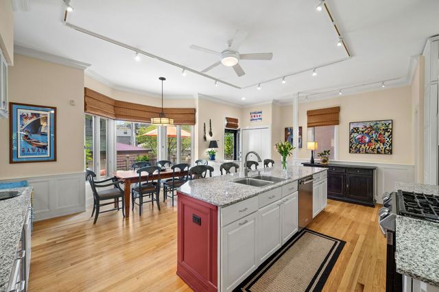 2705 N Bosworth Avenue, Chicago, IL 60614