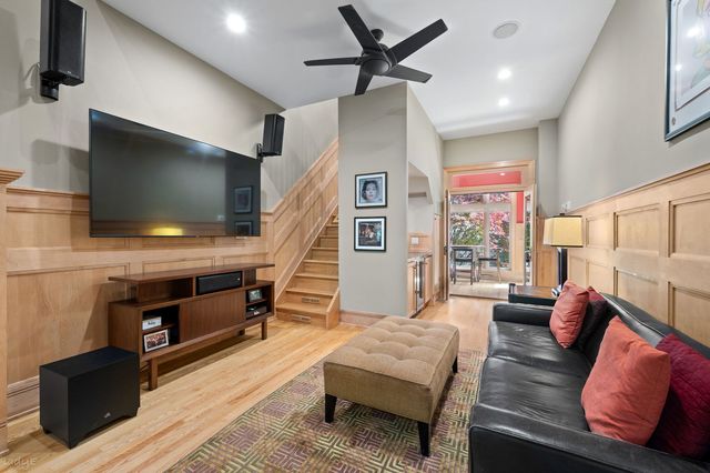 2705 N Bosworth Avenue, Chicago, IL 60614