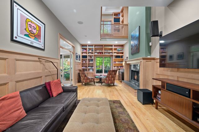 2705 N Bosworth Avenue, Chicago, IL 60614