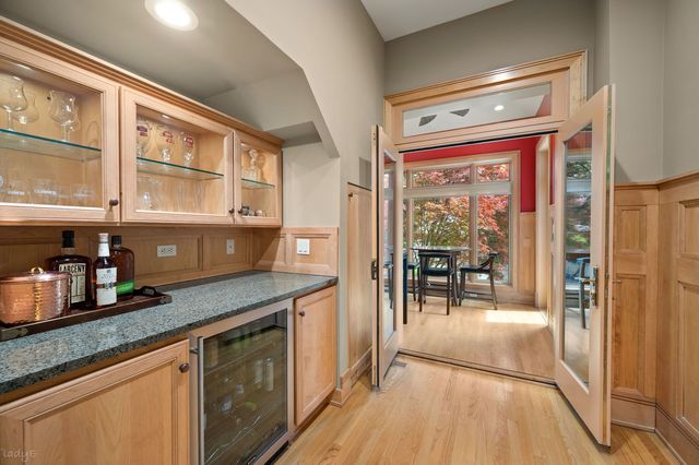 2705 N Bosworth Avenue, Chicago, IL 60614