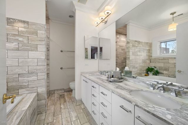 2705 N Bosworth Avenue, Chicago, IL 60614