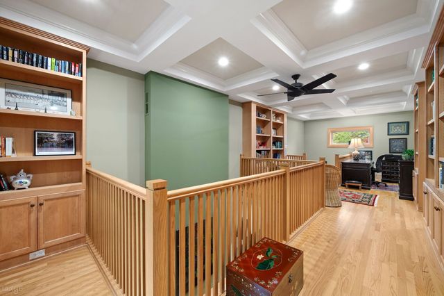 2705 N Bosworth Avenue, Chicago, IL 60614