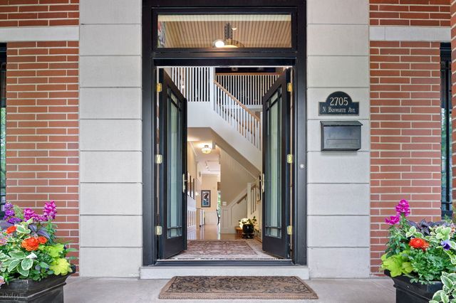 2705 N Bosworth Avenue, Chicago, IL 60614