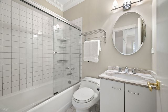 2705 N Bosworth Avenue, Chicago, IL 60614