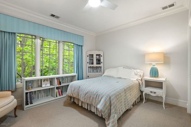 2705 N Bosworth Avenue, Chicago, IL 60614