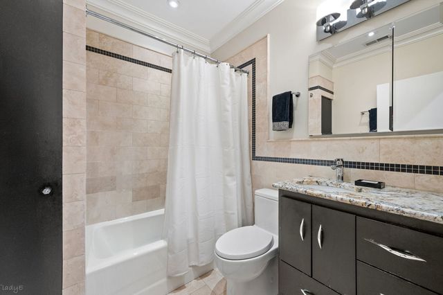 2705 N Bosworth Avenue, Chicago, IL 60614