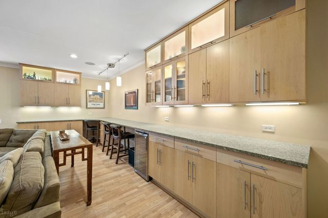 2705 N Bosworth Avenue, Chicago, IL 60614