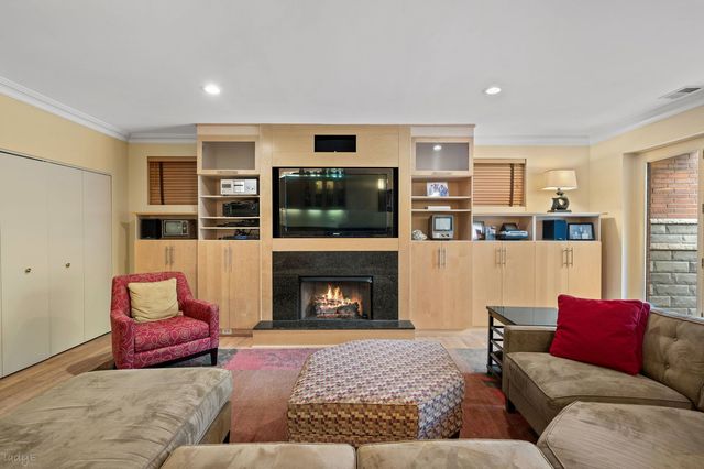 2705 N Bosworth Avenue, Chicago, IL 60614