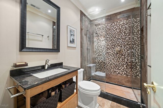 2705 N Bosworth Avenue, Chicago, IL 60614