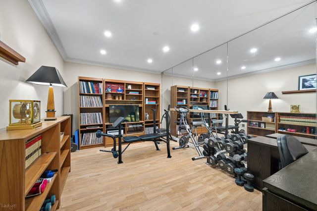 2705 N Bosworth Avenue, Chicago, IL 60614