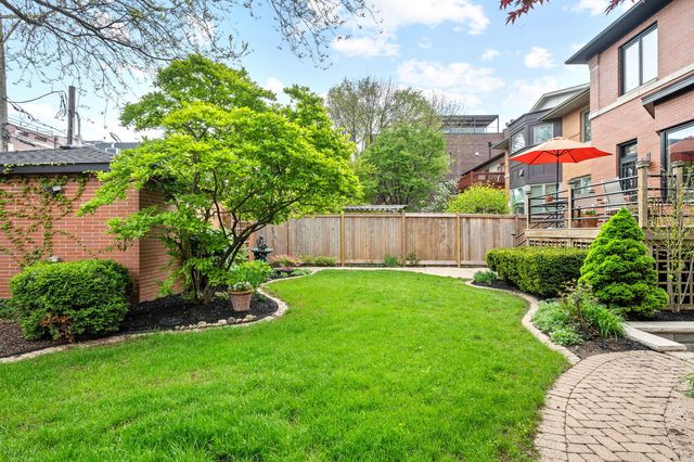 2705 N Bosworth Avenue, Chicago, IL 60614