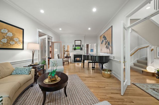 2705 N Bosworth Avenue, Chicago, IL 60614