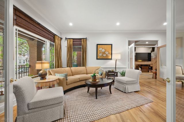 2705 N Bosworth Avenue, Chicago, IL 60614