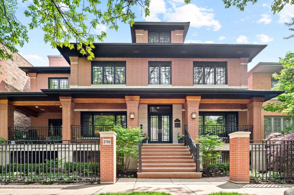 2705 N Bosworth Avenue, Chicago, IL 60614