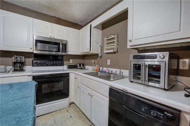 108 Thornwood Drive, Cartersville, GA 30121