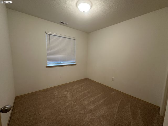 3310 Se 143RD Ave, Portland, OR 97236