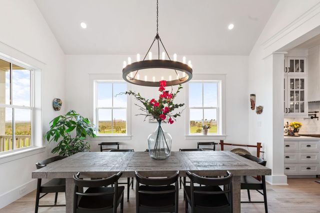 2646 E Seaside Drive, Galveston, TX 77550