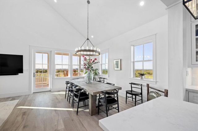 2646 E Seaside Drive, Galveston, TX 77550