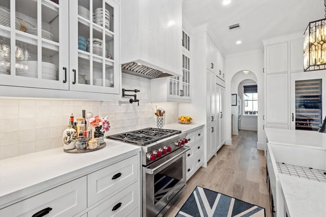 2646 E Seaside Drive, Galveston, TX 77550