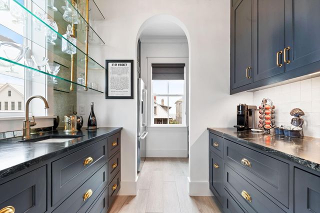 2646 E Seaside Drive, Galveston, TX 77550