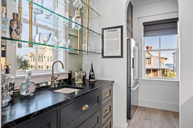 2646 E Seaside Drive, Galveston, TX 77550