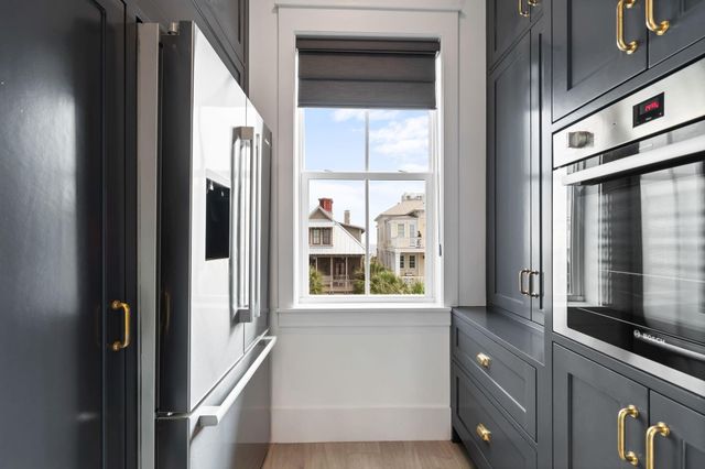 2646 E Seaside Drive, Galveston, TX 77550