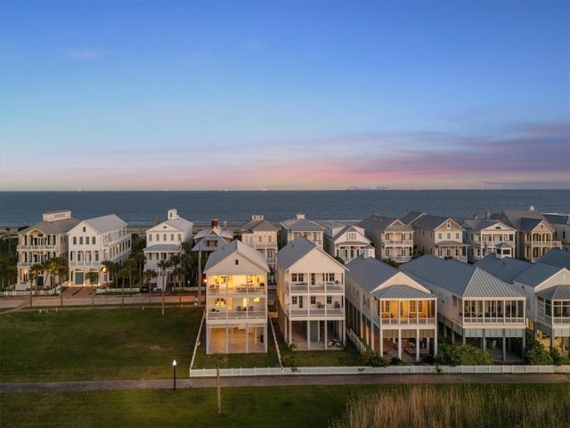 2646 E Seaside Drive, Galveston, TX 77550