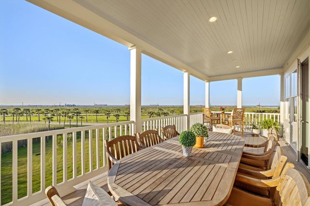 2646 E Seaside Drive, Galveston, TX 77550