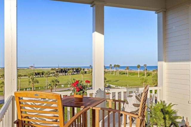 2646 E Seaside Drive, Galveston, TX 77550
