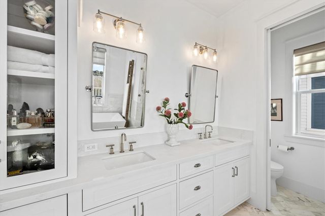 2646 E Seaside Drive, Galveston, TX 77550