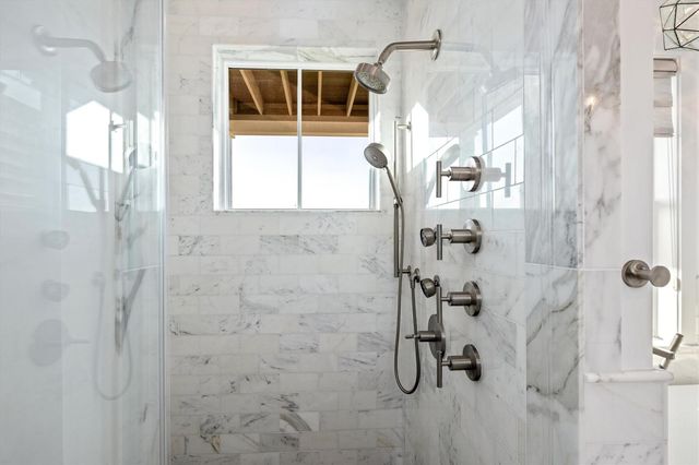 2646 E Seaside Drive, Galveston, TX 77550