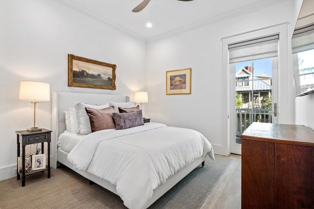 2646 E Seaside Drive, Galveston, TX 77550