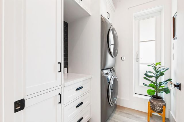 2646 E Seaside Drive, Galveston, TX 77550