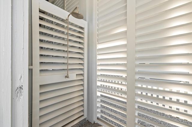 2646 E Seaside Drive, Galveston, TX 77550